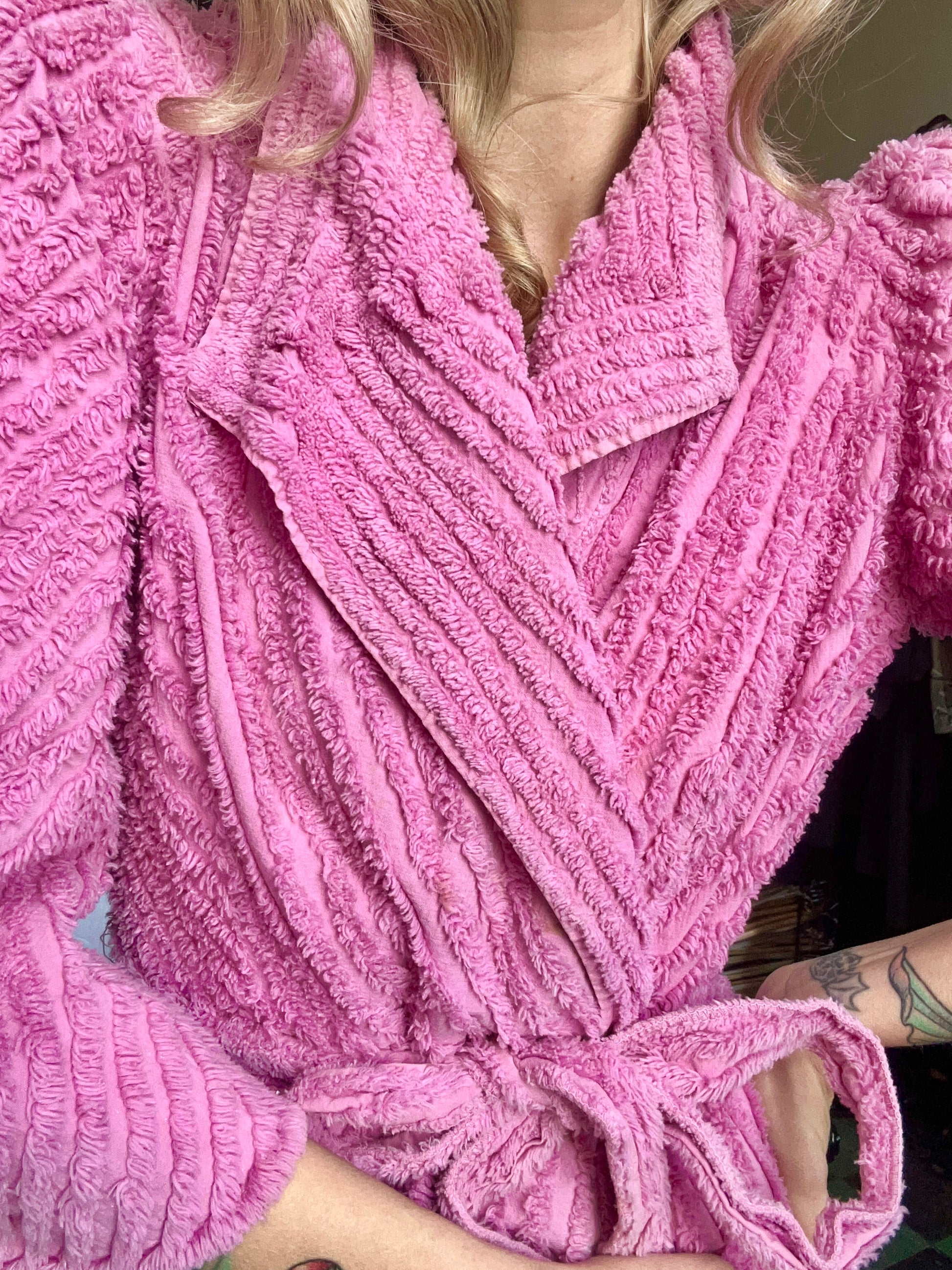 1940s Pink Chenile Puff Sleeve Robe - Medium