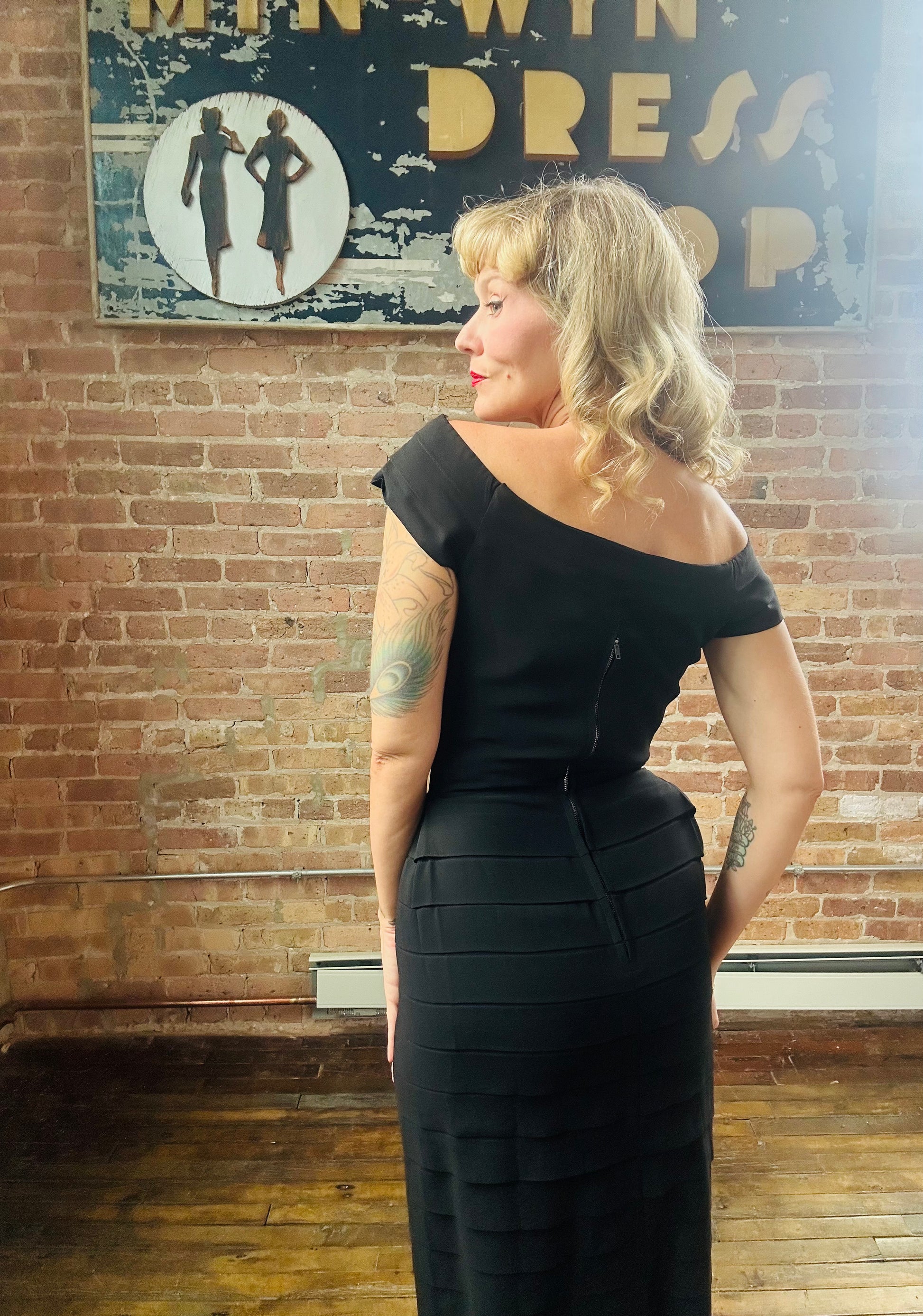 1950s Black Tiered Rayon Wiggle Dress - Small 