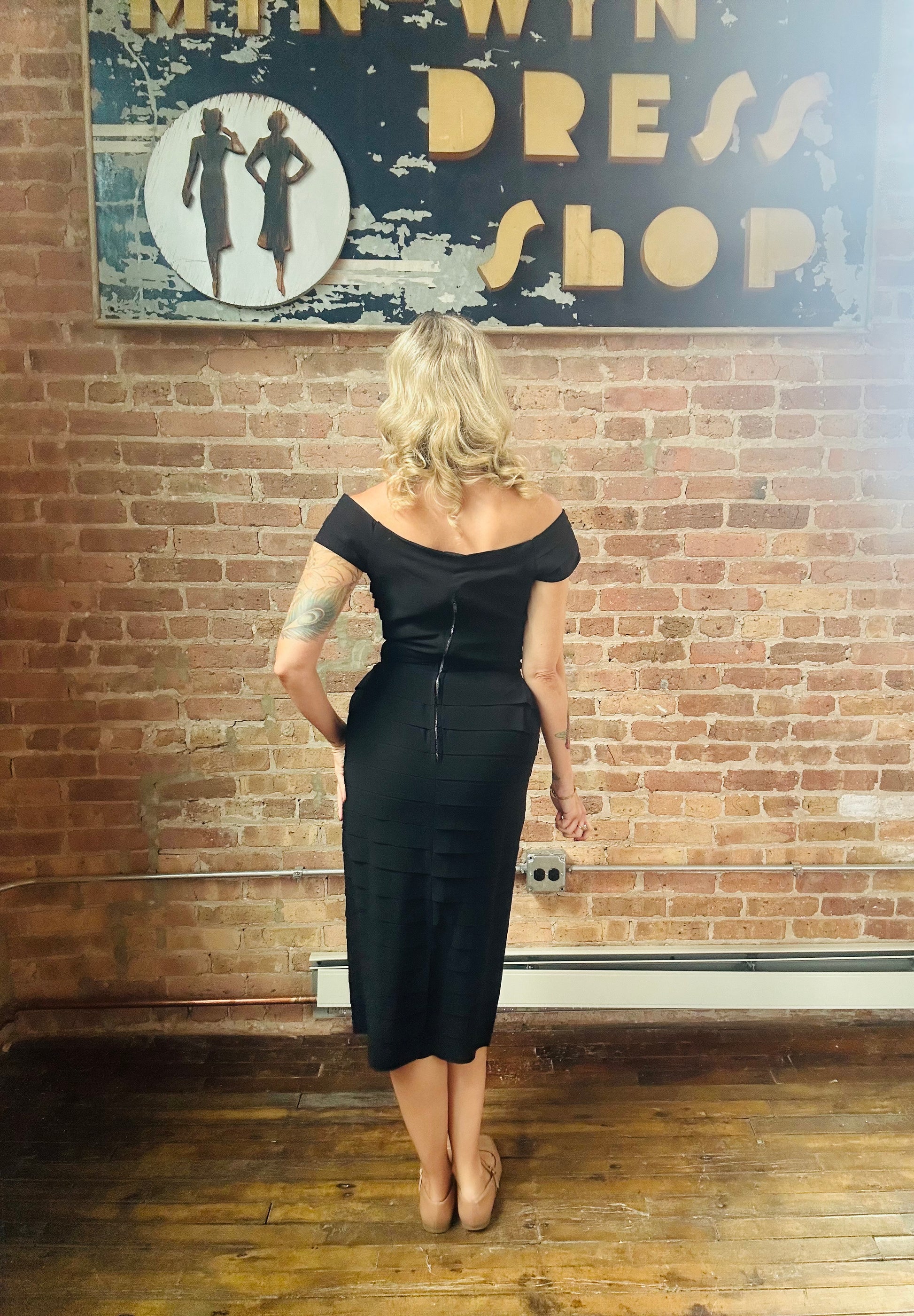 1950s Black Tiered Rayon Wiggle Dress - Small 