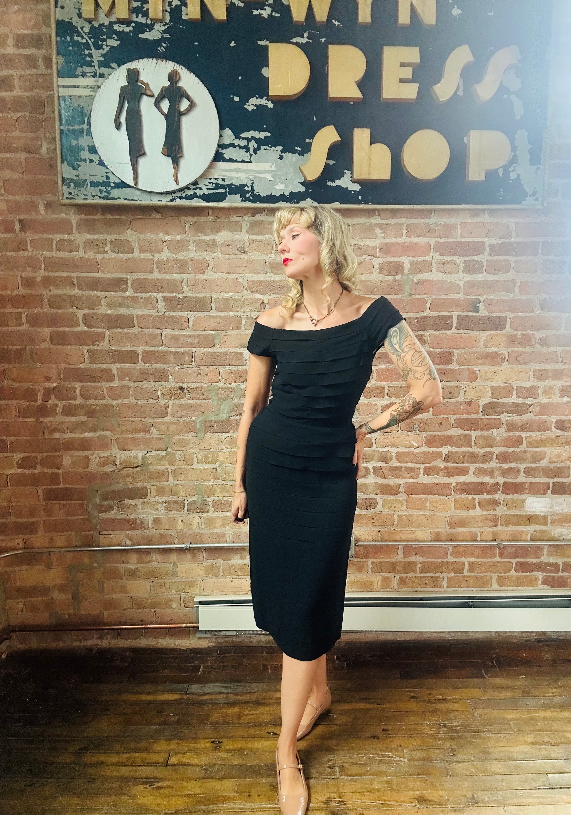 1950s Black Tiered Rayon Wiggle Dress - Small 