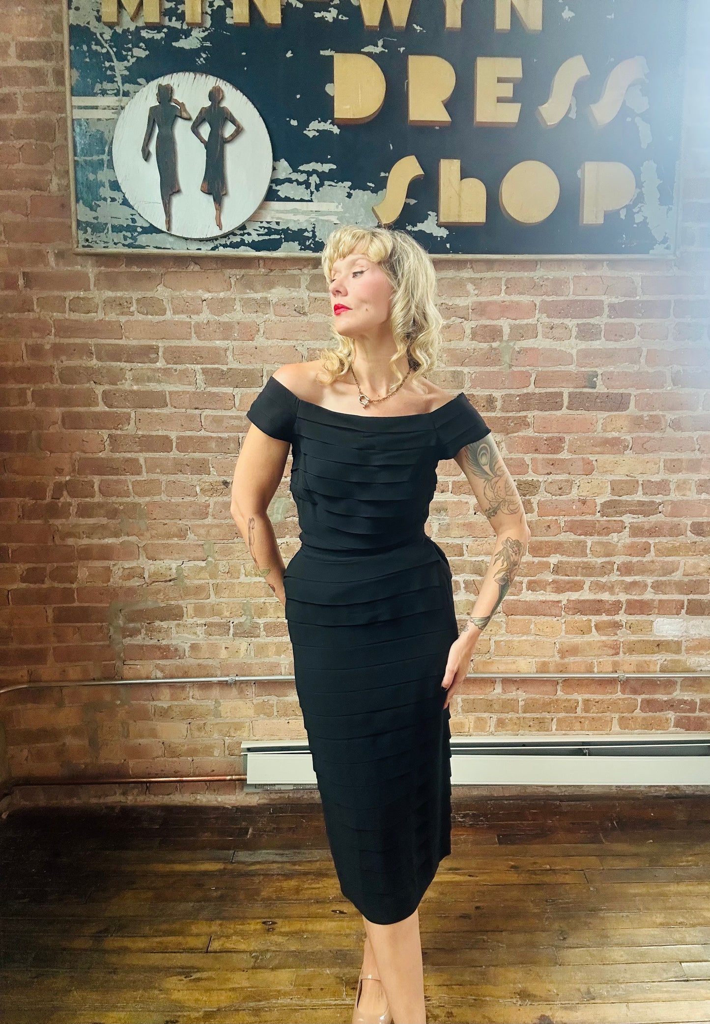 1950s Black Tiered Rayon Wiggle Dress - Small 