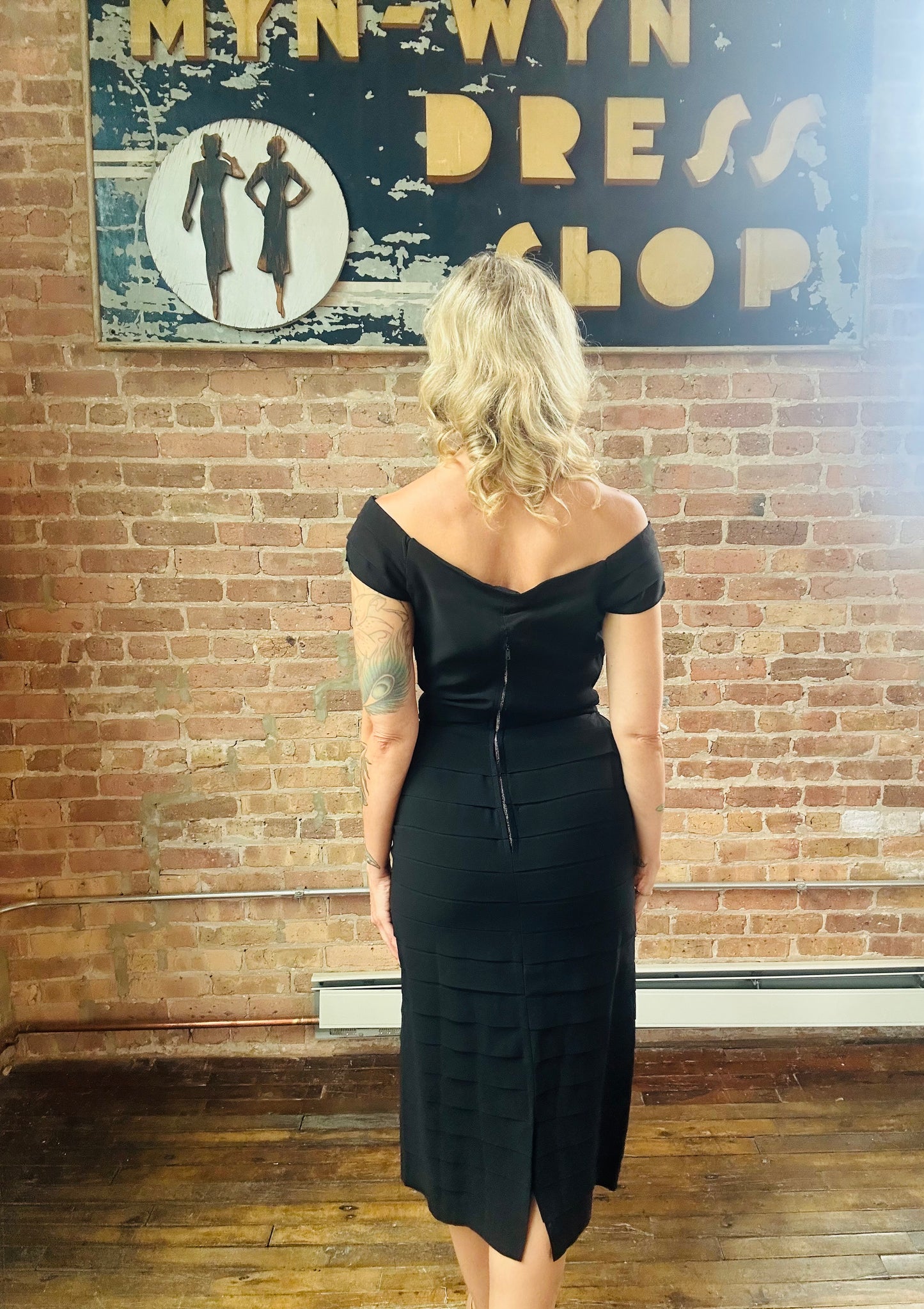 1950s Black Tiered Rayon Wiggle Dress - Small 