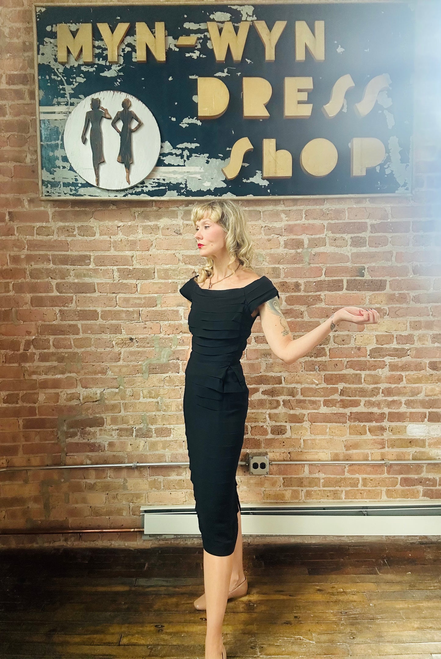 1950s Black Tiered Rayon Wiggle Dress - Small 