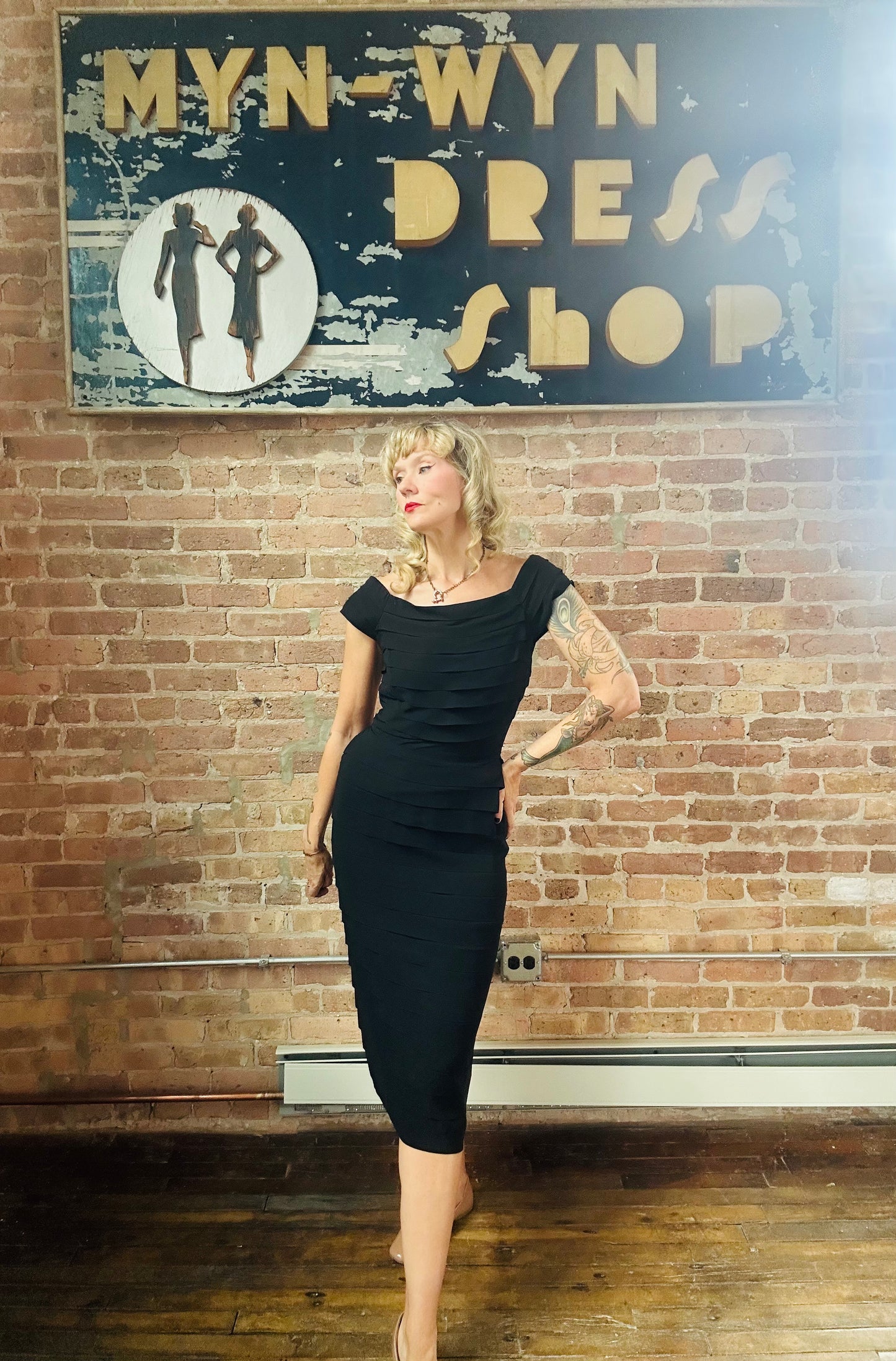 1950s Black Tiered Rayon Wiggle Dress - Small 