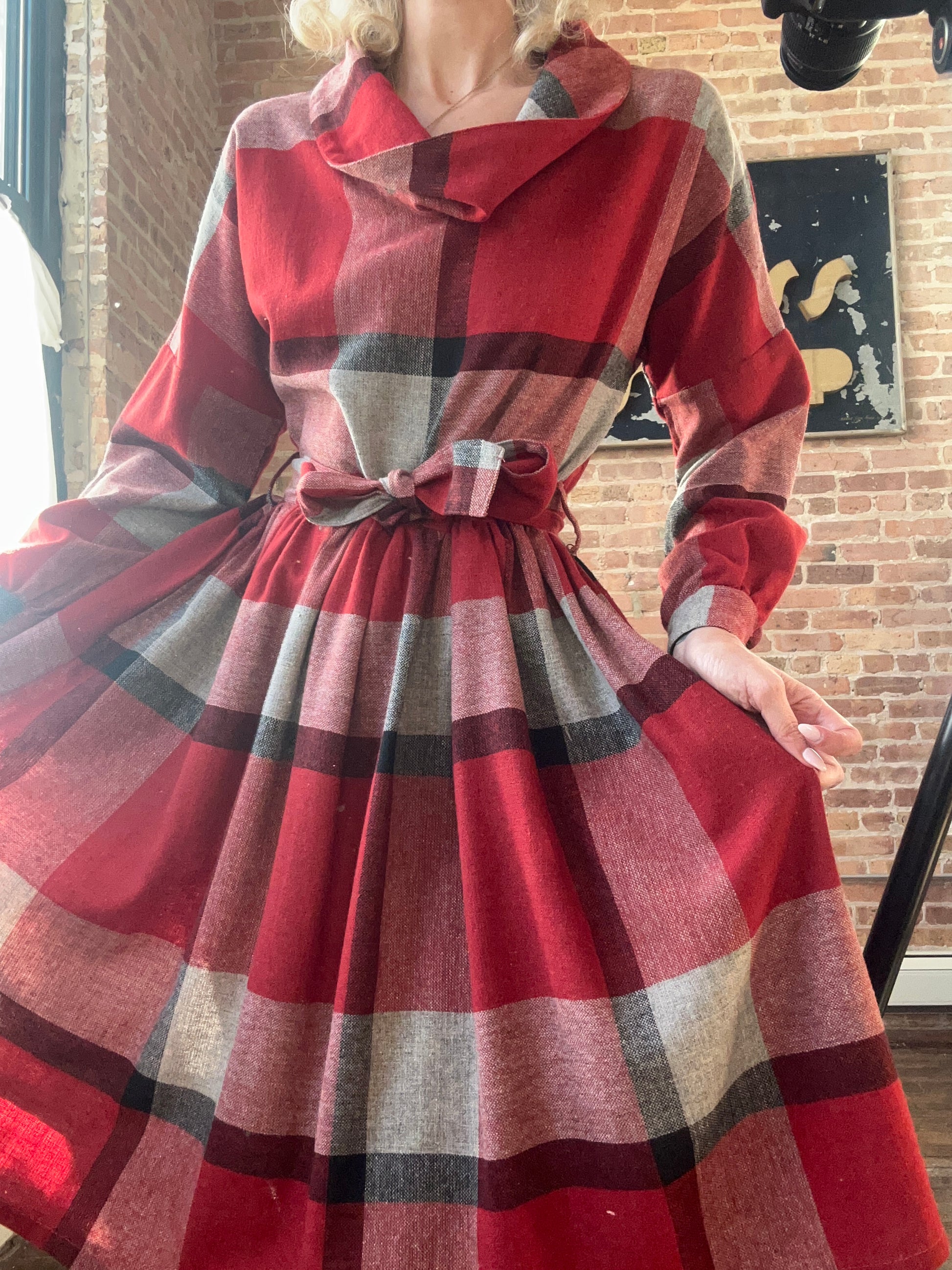 1980s Red Plaid Wool blend Dress - Medium

Sustainable, Eco-friendly, secondhand vintage fashion ~ 1980s Plaid Wool blend Dress with Pockets and matching belt