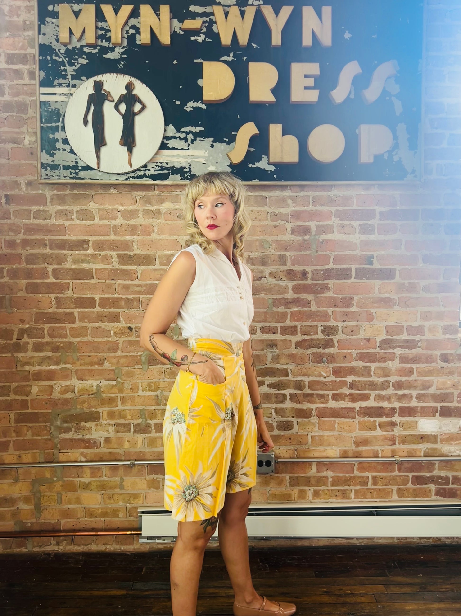 1950s Cotton White Blouse - Small 1940s cotton yellow floral shorts