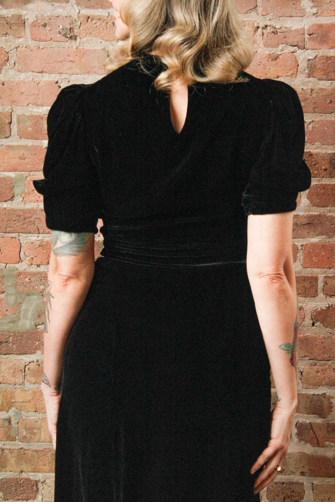 1930s Black Silk Velvet Dress with Belt - Xsmall