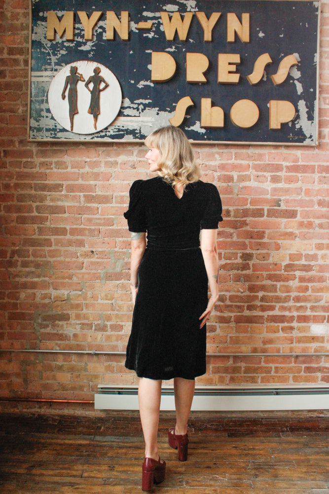 1930s Black Silk Velvet Dress with Belt - Xsmall