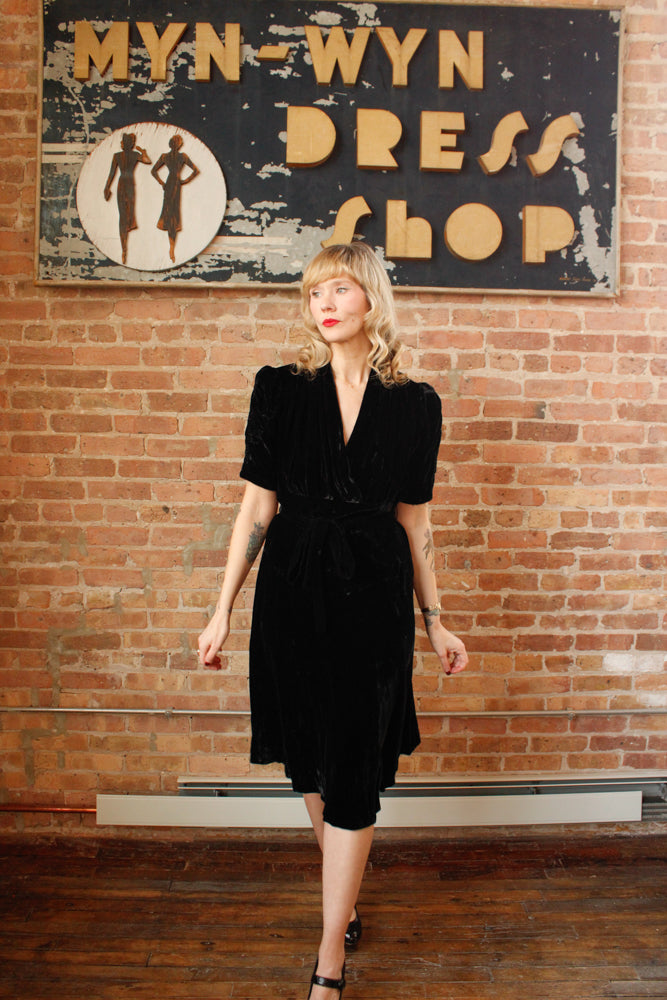 1930s Black Puff Sleeve Silk Velvet Dress with Belt - Large 