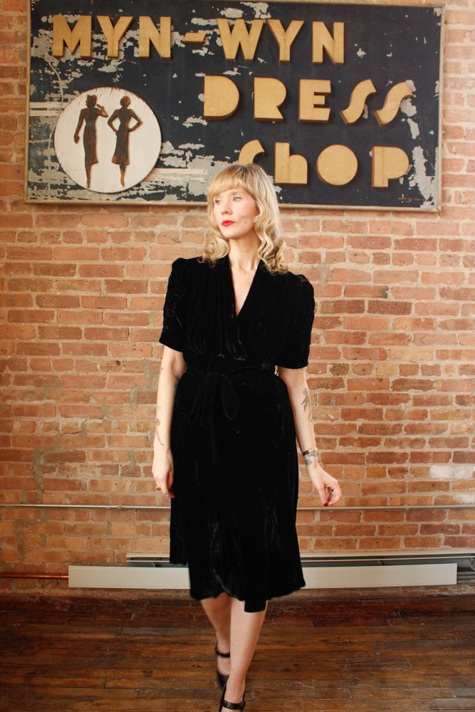 1930s Black Puff Sleeve Silk Velvet Dress with Belt - Large