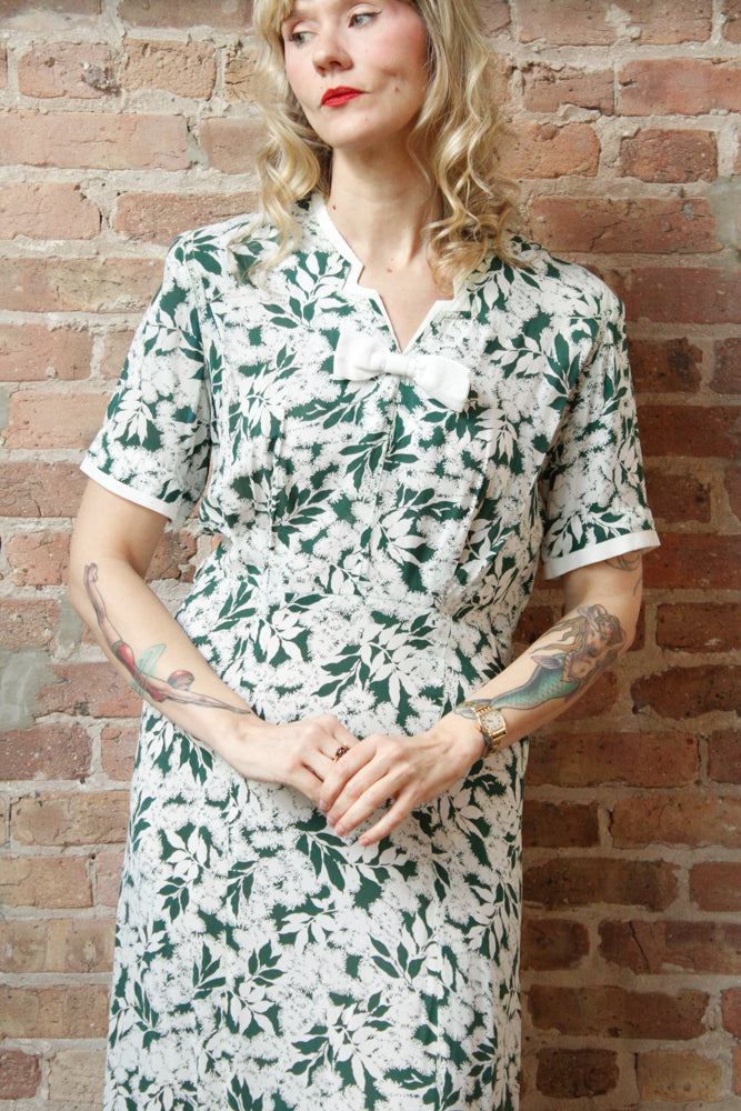 1930s Green & White Floral Silk Dress - M/L