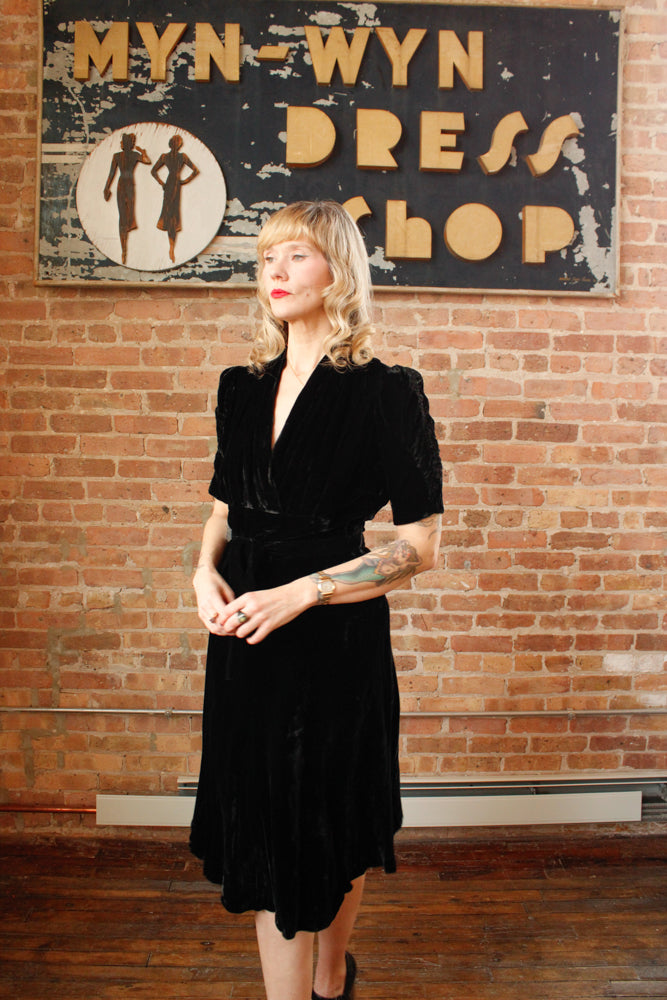 1930s Black Puff Sleeve Silk Velvet Dress with Belt - Large