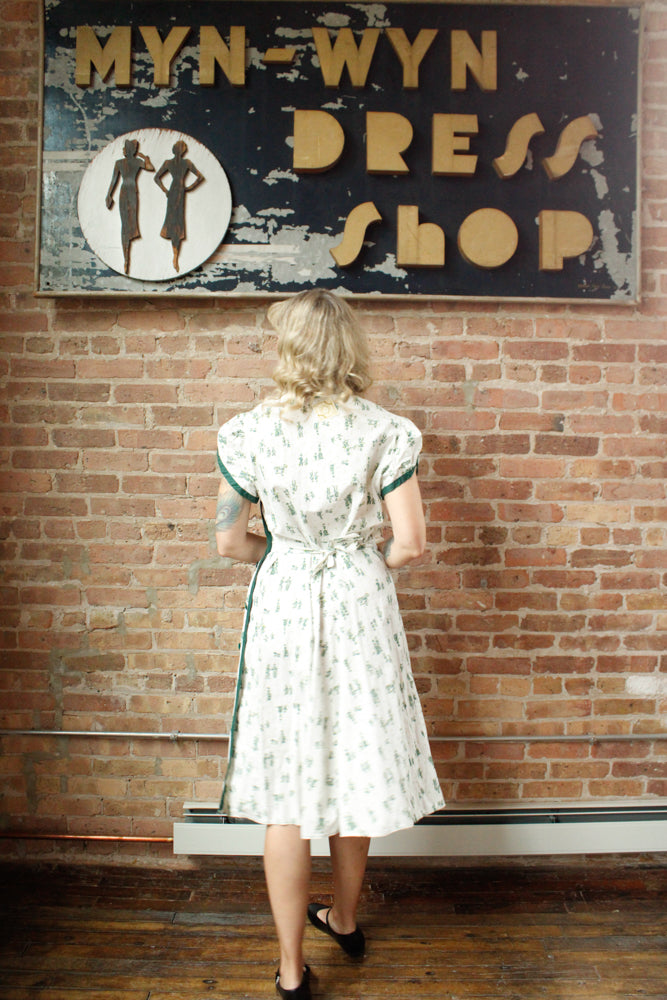 1940s Victorian Stroll Novelty Print Dress - Large