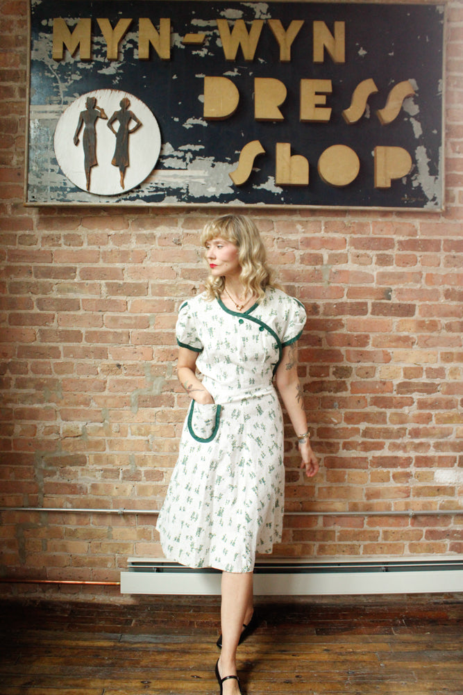 1940s Victorian Stroll Novelty Print Dress - Large