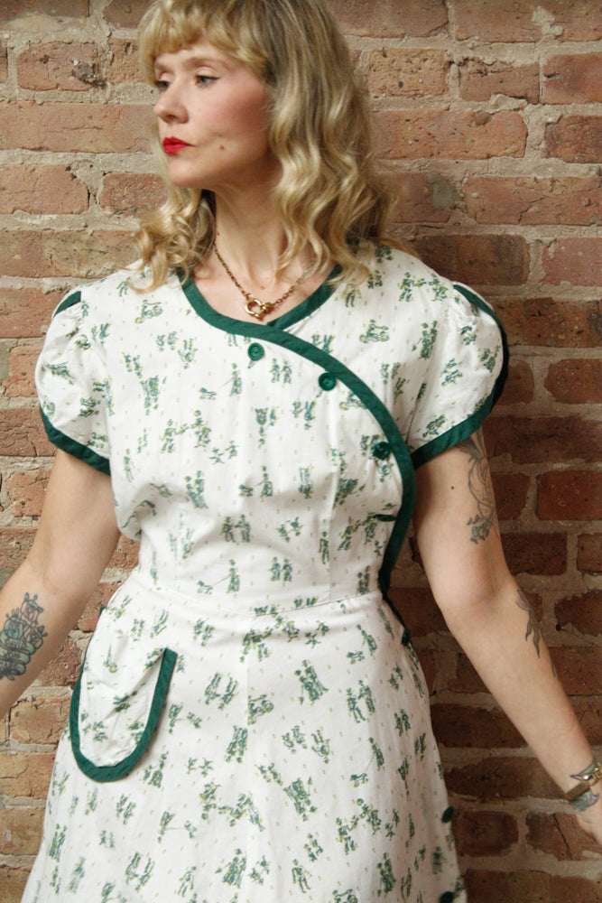 1940s Victorian Stroll Novelty Print Dress - Large