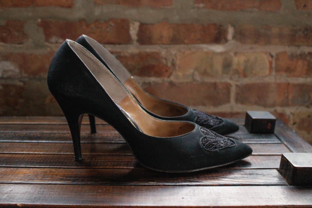 1950s Chas A Stevens Stiletto Heels with Lace Detail - 8N