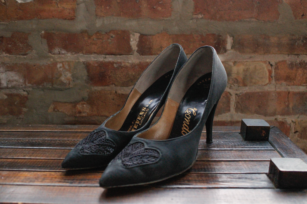 1950s Chas A Stevens Stiletto Heels with Lace Detail - 8N