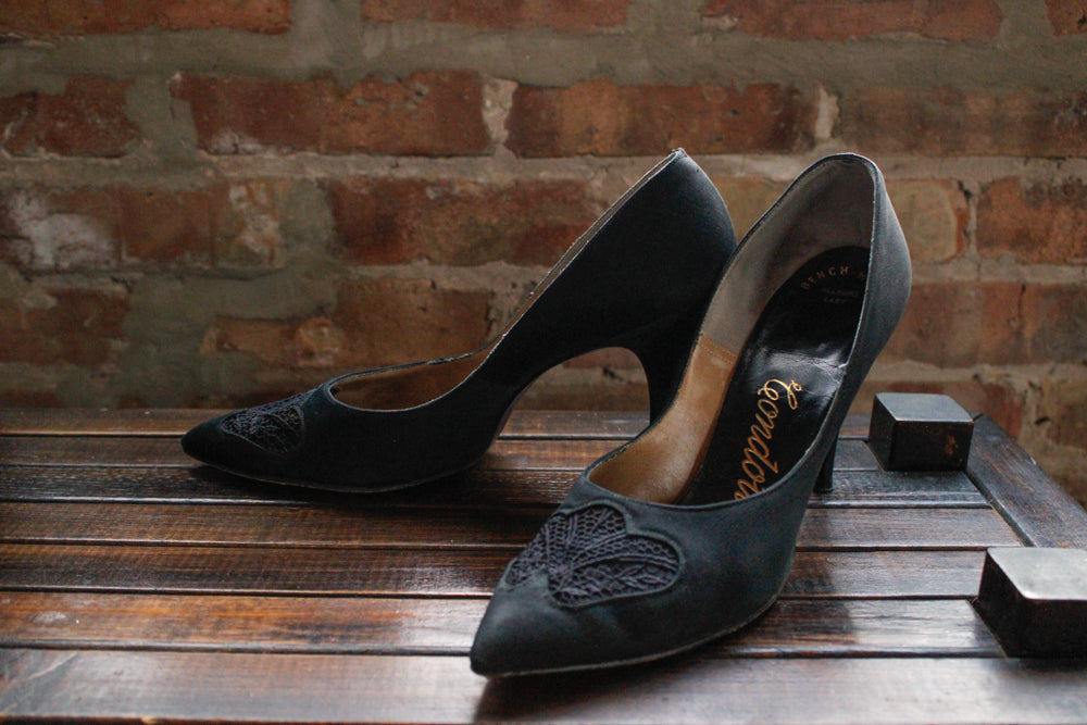 1950s Chas A Stevens Stiletto Heels with Lace Detail - 8N