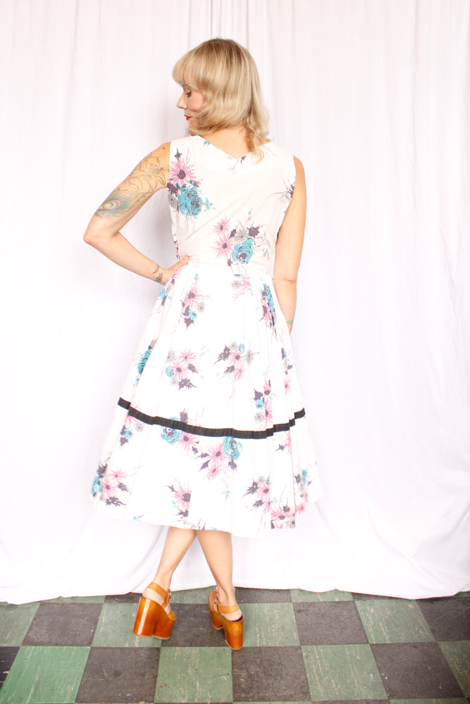 1950s Floral Cotton Day Dress - Small