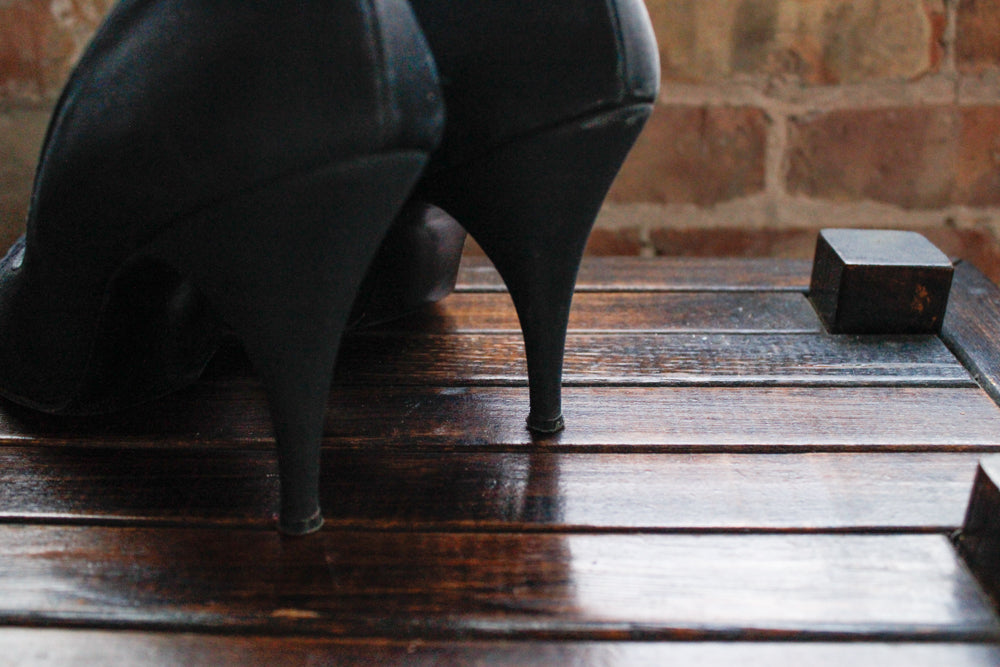 1950s Chas A Stevens Stiletto Heels with Lace Detail - 8N