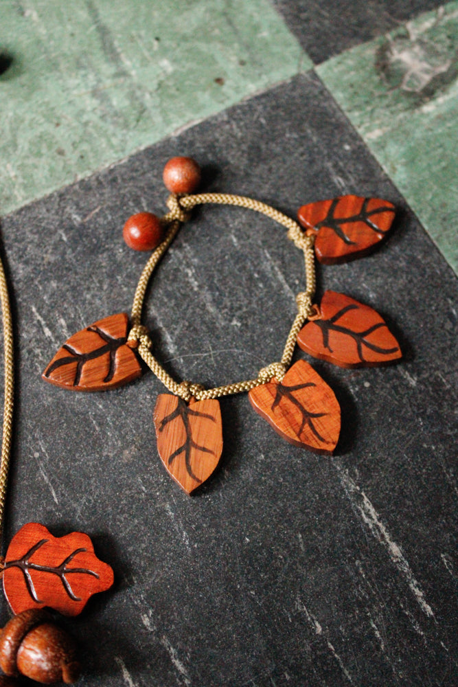 1940s Wooden Leaves & Acorn Cord Necklace & Bracelet Set