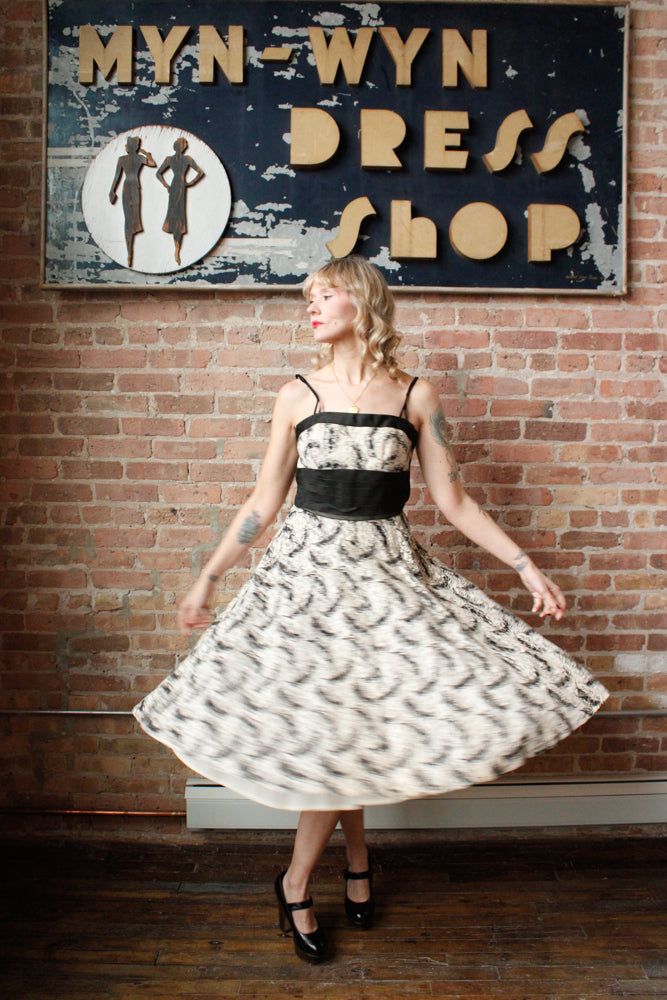 1950s Feather Pattern Lace Cocktail Dress - Small