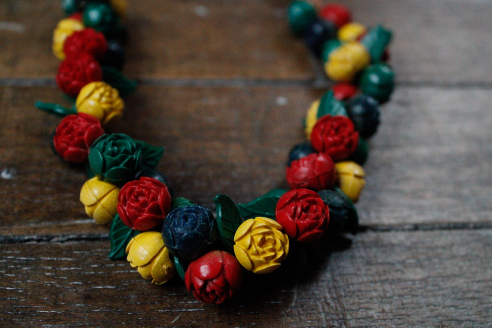 1940s Carved Bakelite & Celluloid Flower Necklace 