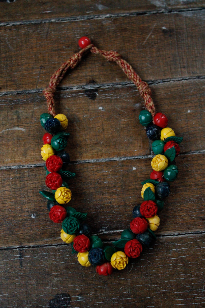 1940s Carved Bakelite & Celluloid Flower Necklace 