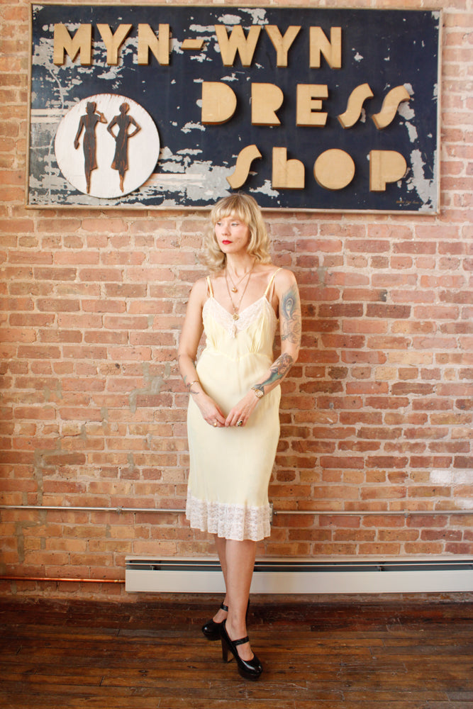1940s Aristocraft Rayon & Lace Yellow Slip Dress - S/M