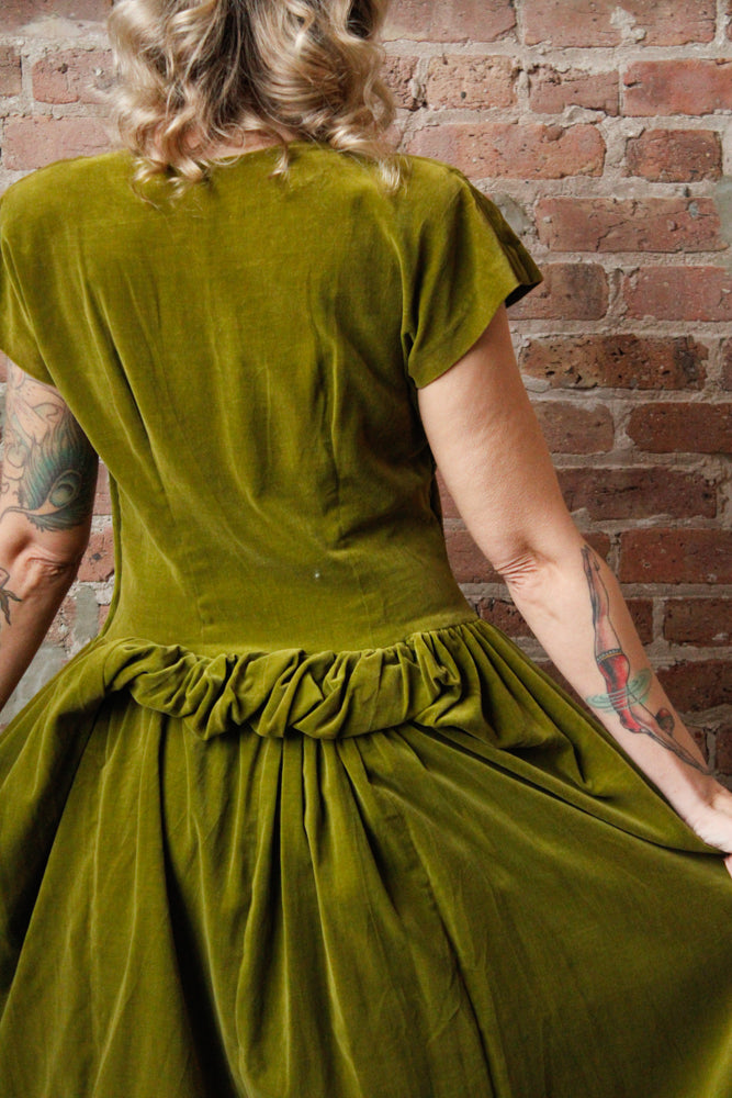 1940s Pistachio Green Velvet Gown - M/L