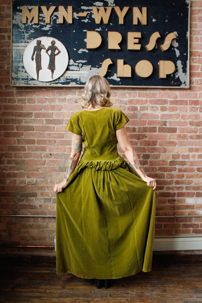 1940s Pistachio Green Velvet Gown - M/L