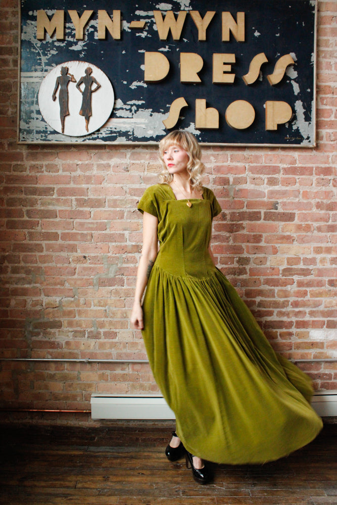 1940s Pistachio Green Velvet Gown - M/L