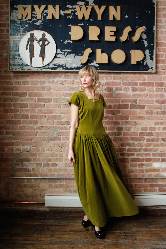 1940s Pistachio Green Velvet Gown - M/L