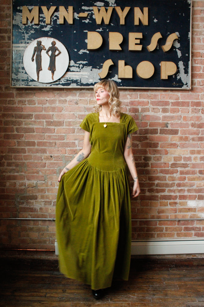 1940s Pistachio Green Velvet Gown - M/L