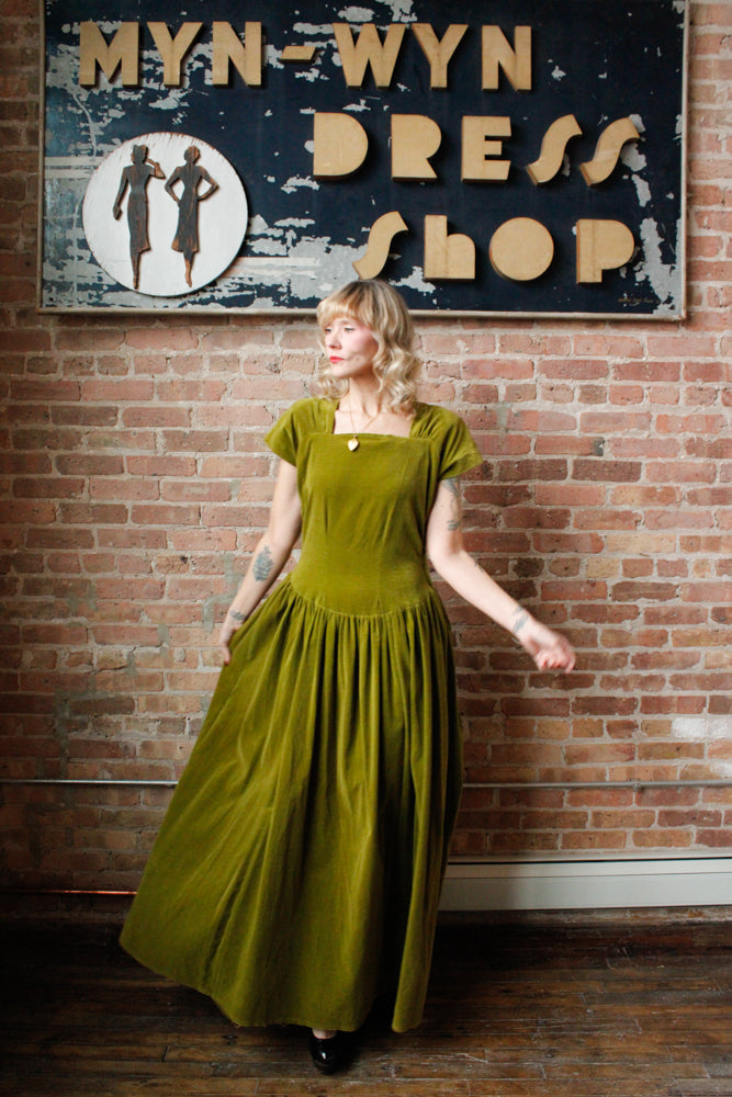 1940s Pistachio Green Velvet Gown - M/L