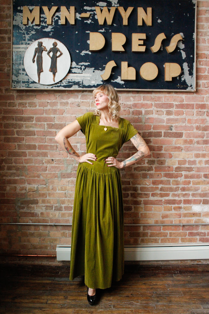 1940s Pistachio Green Velvet Gown - M/L