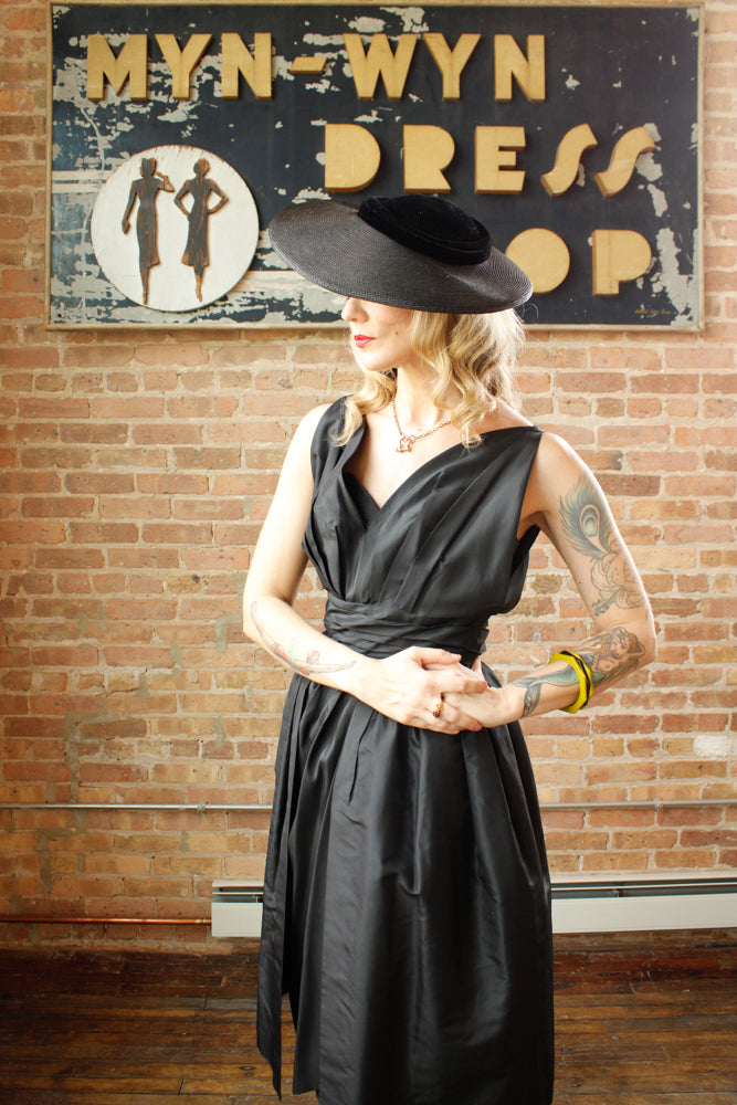 1940s Velvet and Straw Art Deco Halo Hat