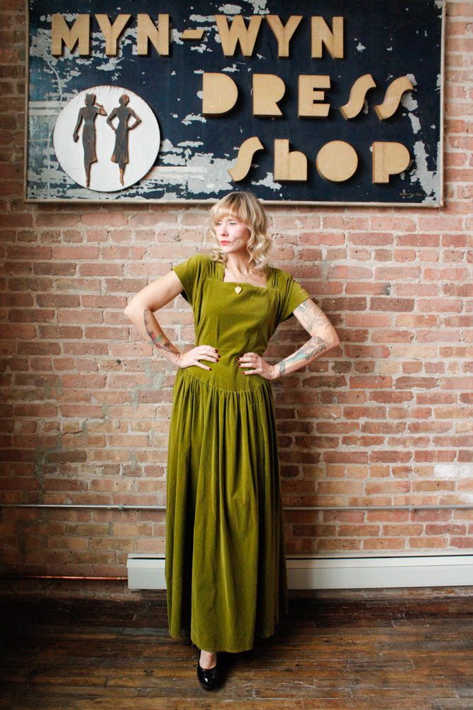1940s Pistachio Green Velvet Gown - M/L