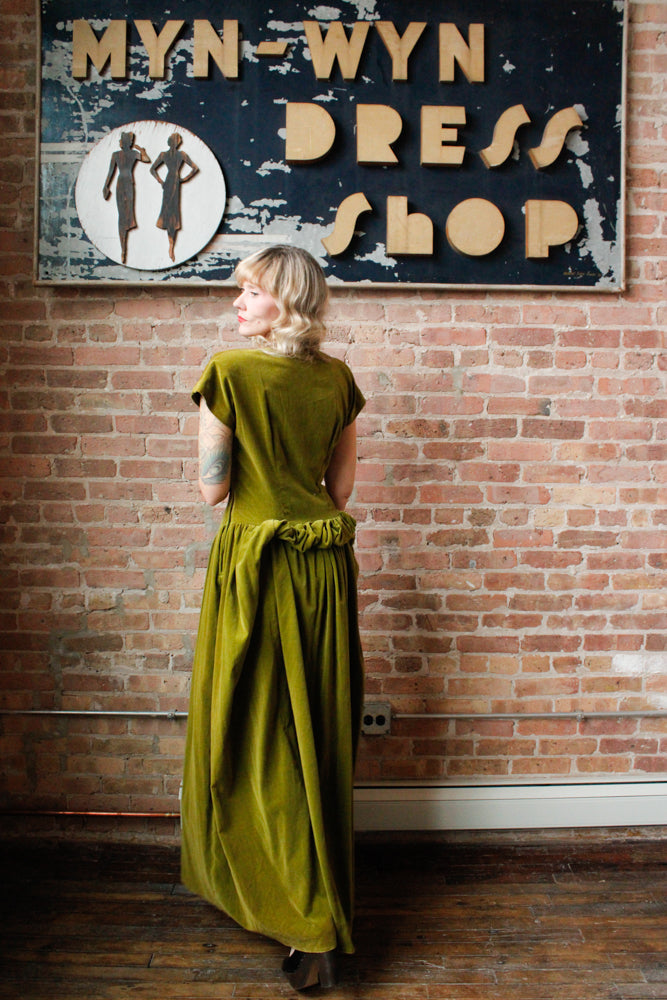 1940s Pistachio Green Velvet Gown - M/L