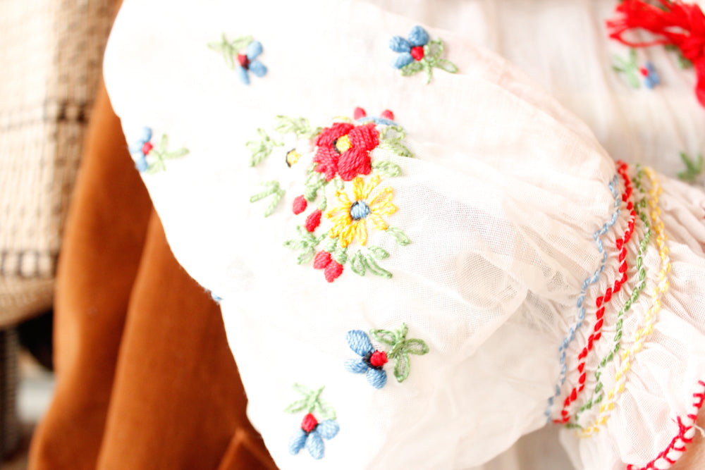 1940s Hungarian Cotton Gauze Floral Embroidered Top - Xsmall