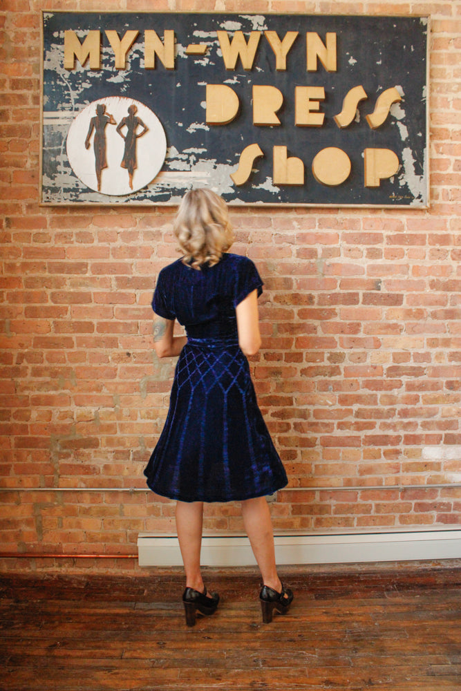 Late 30s/40s Sapphire Silk Velvet Dress - S/M