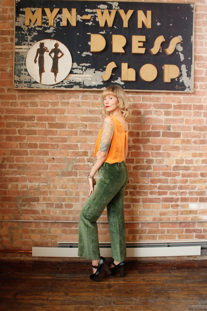 1970s Bonwit Teller Green Velvet Corduroy Low Rise Pant - 32" (Fits a Small) 