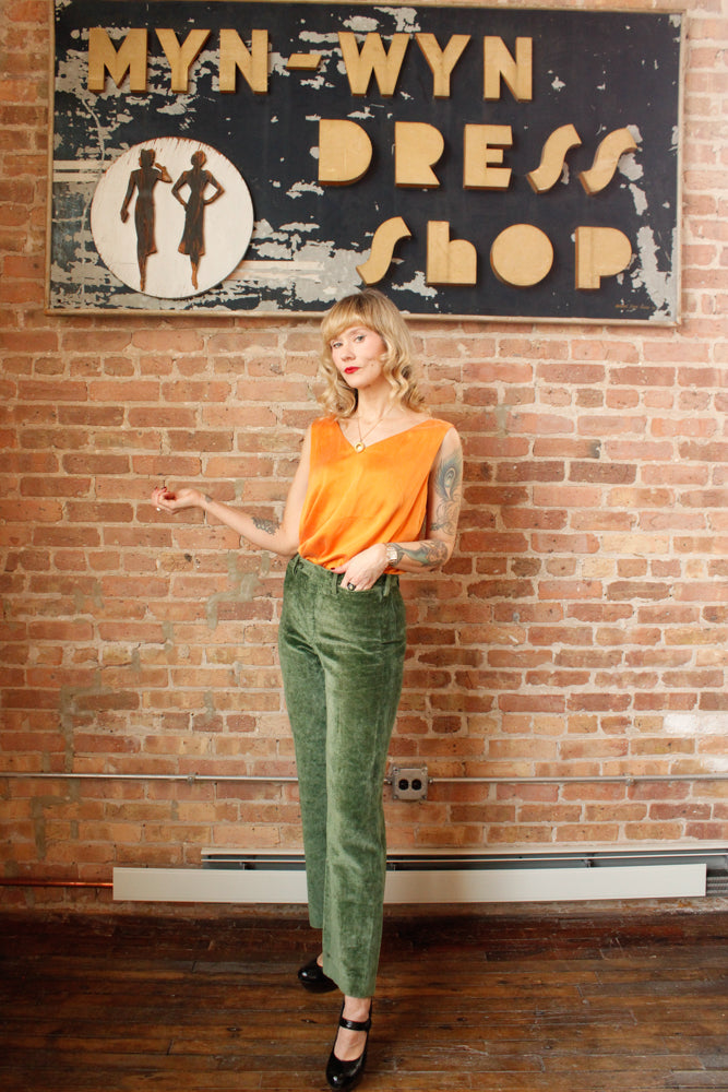 1970s Bonwit Teller Green Velvet Corduroy Low Rise Pant - 32" (Fits a Small)