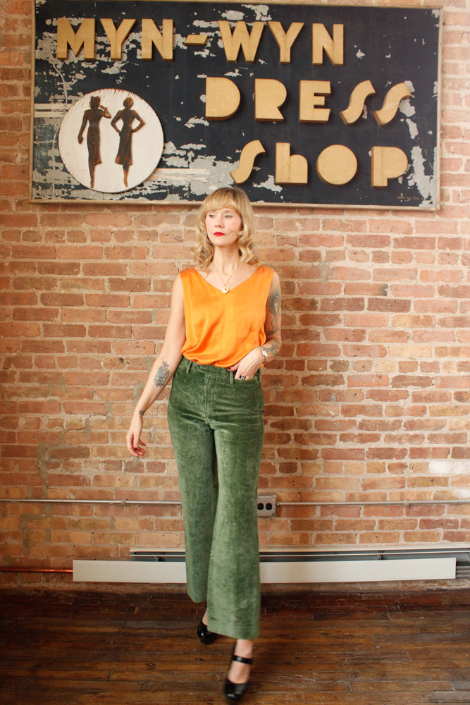 1970s Bonwit Teller Green Velvet Corduroy Low Rise Pant - 32" (Fits a Small)
