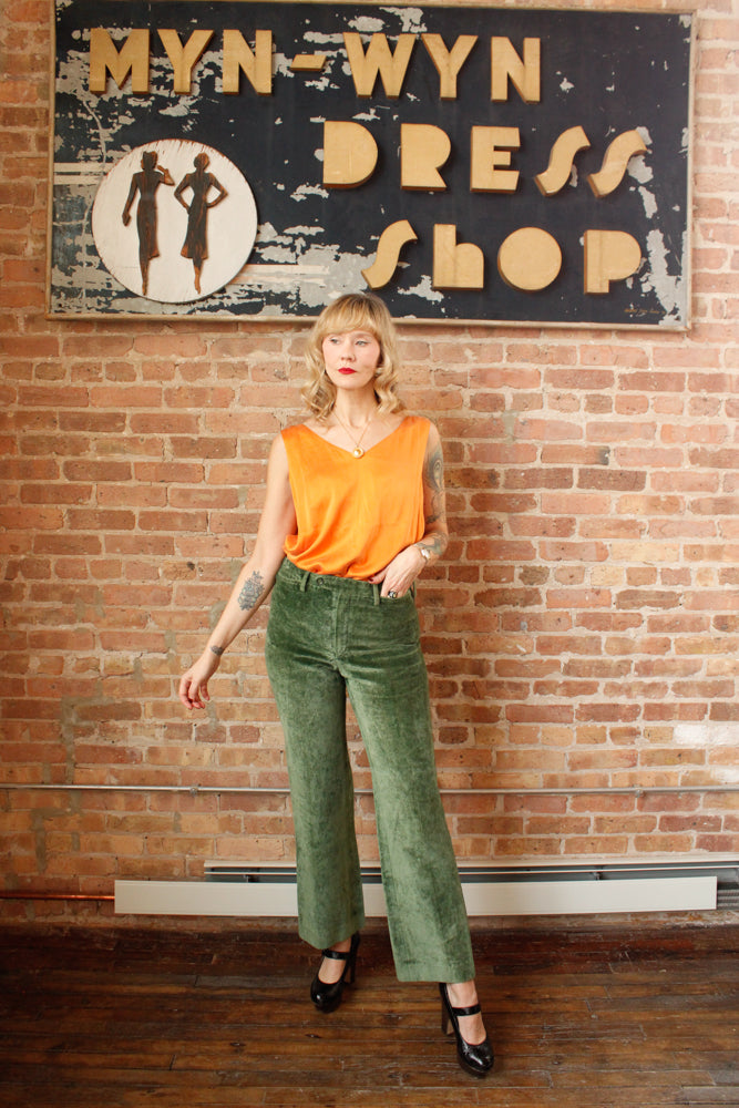 1970s Bonwit Teller Green Velvet Corduroy Low Rise Pant - 32" (Fits a Small) 