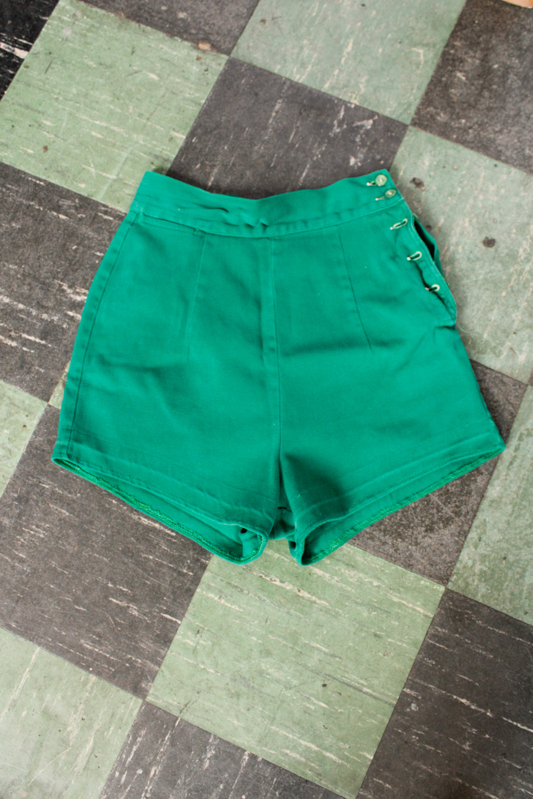 1950s Kelly Green Jantzen Short Shorts - 25" waist