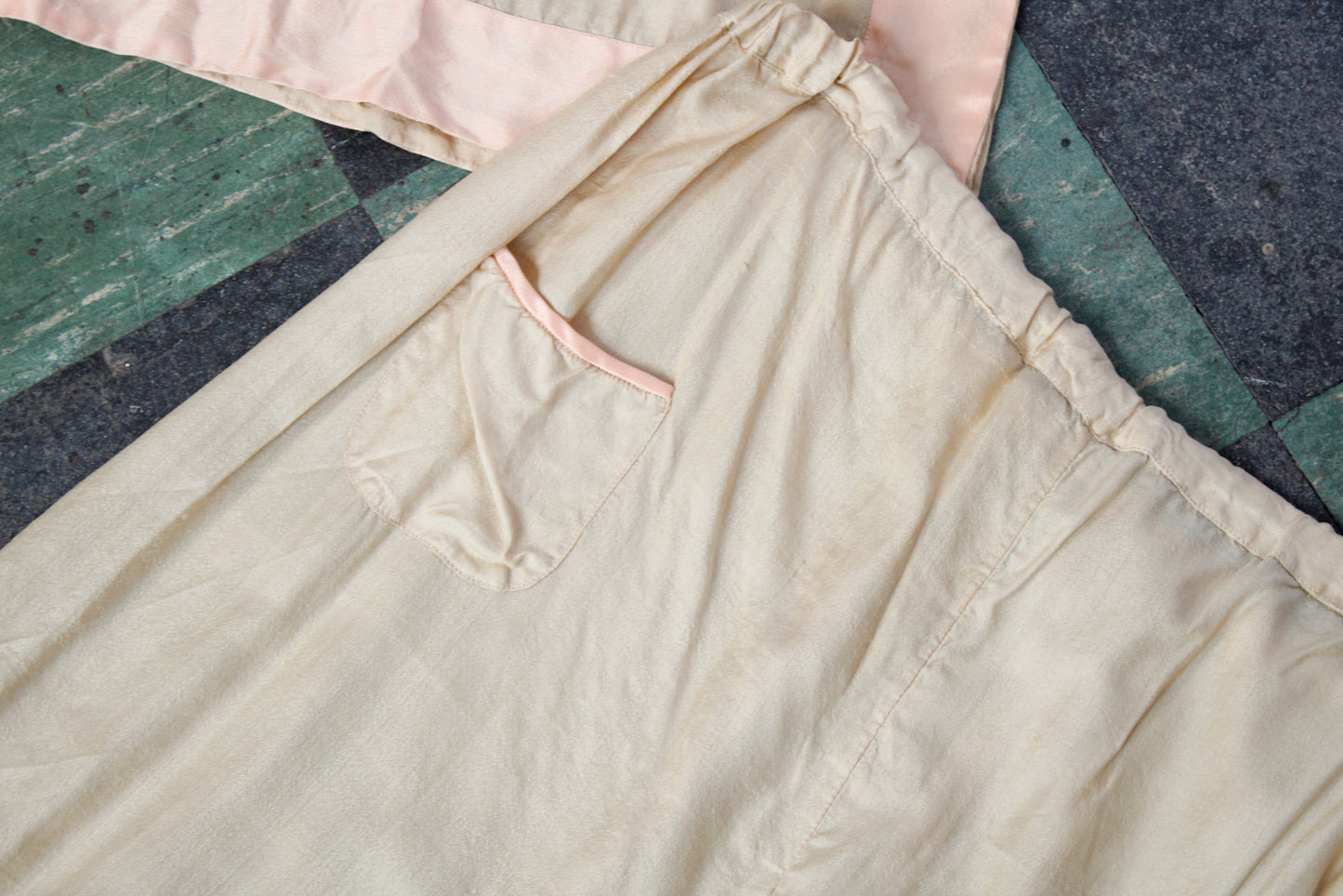 1920s Japanese Pongee Silk Embroidered 2pc Pajamas - M/L