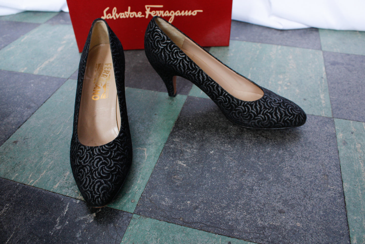 1980s Brushed Leather Black & Silver FERRAGAMO Heels w/Box - 8.5M