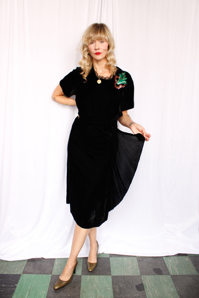 1940s Black Velvet with Sequin Floral Detail- XL