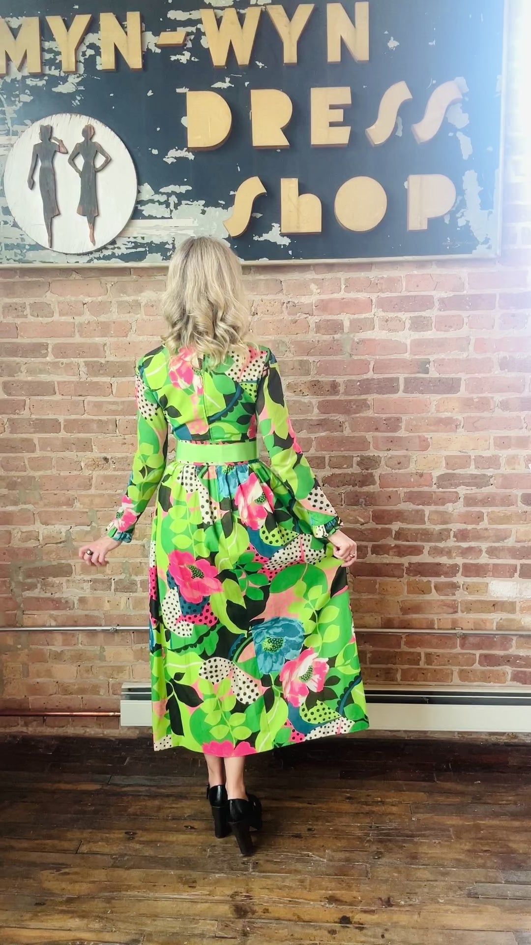 1960s Young Dimensions for Saks Fifth Ave Bold Floral Print Maxi Dress - Small 